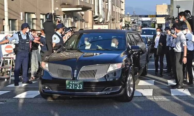 Shinzo Abe: टोक्यो लाया गया शिंजो आबे का पार्थिव शरीर, 12 जुलाई को होगा अंतिम संस्कार