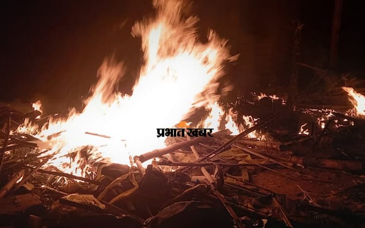 गढ़वा में मवेशी काटने का मामला: आरोपियों की दुकानों को जलाया, खरौंधी बाजार के दुकानदारों में भय का माहौल