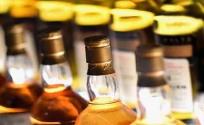 भारी मात्रा में शराब के साथ तस्कर गिरफ्तार