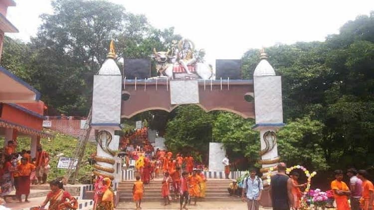 श्रावणी मेला 2022 : झारखंड के मिनी बाबाधाम गजेश्वरनाथ धाम में शिवलिंग पर होता रहता है अनवरत जलाभिषेक