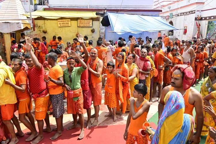 श्रावणी मेला : बाबा फौजदारीनाथ के दरबार में 45 हजार कांवरियों ने किया जलाभिषेक