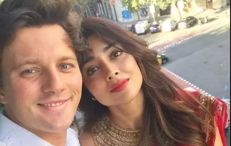 'दृश्यम' एक्ट्रेस का खुलासा- बुखार आया तो पति को ले गईं अस्पताल, डॉक्टर्स ने की विनती- यहां से चले जाइए...