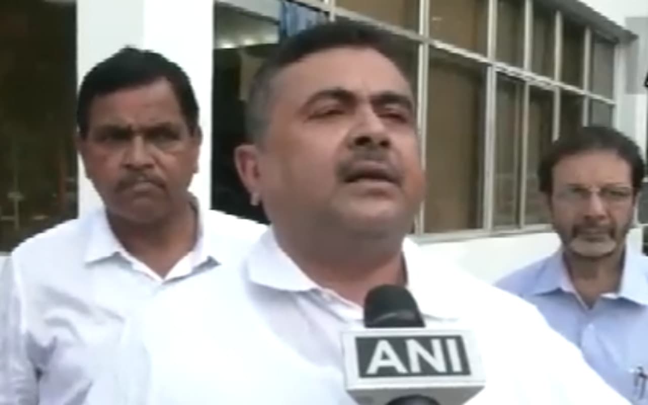 West Bengal News: सीएम ममता बनर्जी के बयान पर शुभेंदु का पलटवार, कहा- जब मुसीबत में पड़ती तो करती है सरेंडर West Bengal News: सीएम ममता बनर्जी के बयान पर शुभेंदु का पलटवार, कहा- जब मुसीबत में पड़ती तो करती है सरेंडर