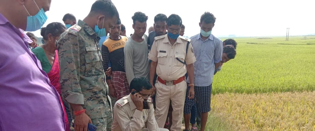 खेत में युवती का शव मिलने से सनसनी, दुष्कर्म के बाद हत्या की आशंका, जांच में जुटी पुलिस