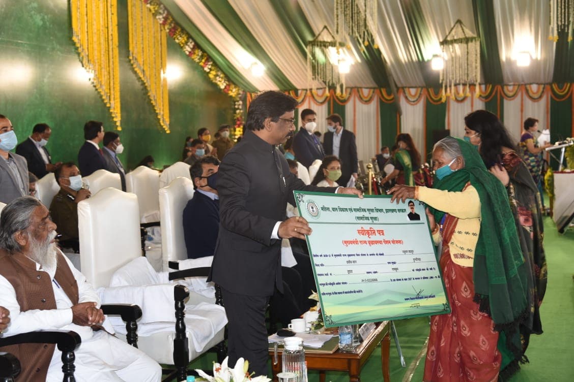 Jharkhand Government 1 year : महिलाओं पर मेहरबान सीएम हेमंत सोरेन, झारखंड सरकार की वर्षगांठ पर इन 5 बड़ी योजनाओं की शुरुआत की