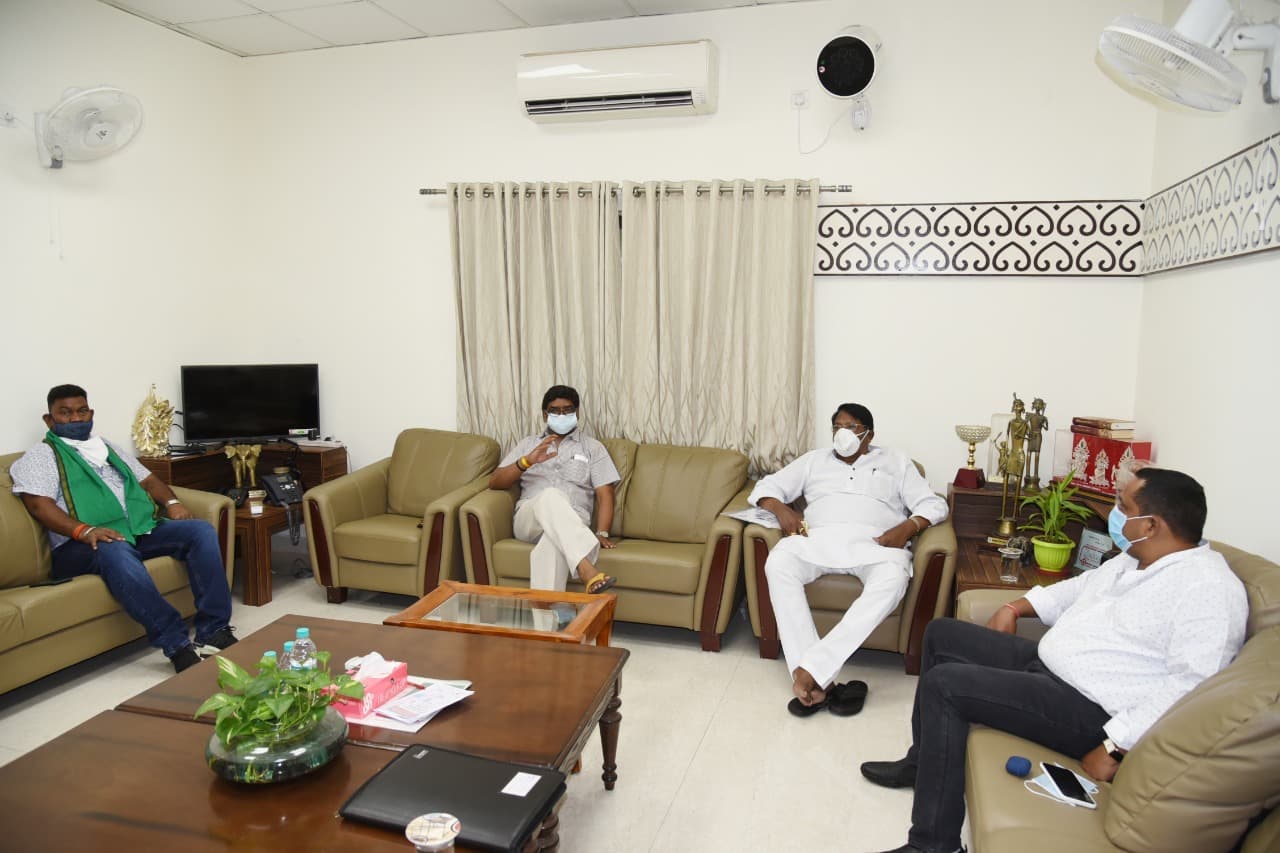 Jharkhand Breaking News : कोरोना के बढ़ते संक्रमण के बीच सीएम हेमंत सोरेन का बड़ा फैसला, स्कूल, कॉलेज बंद, सभी परीक्षाएं स्थगित, पढ़िए अब शादी में सिर्फ इतने लोग हो सकेंगे शामिल