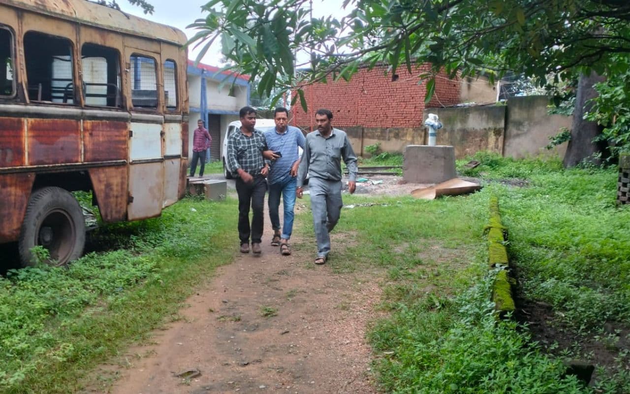 रामगढ़ : 30 हजार घूस लेते सिरका कोलियरी के क्लर्क संदीप कुमार को सीबीआई ने किया गिरफ्तार