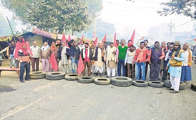 कृषि विधेयक, प्रस्तावित बिजली बिल समेत कई मुद्दे पर भाकपा माले का प्रदर्शन, यूपी-बिहार मुख्य मार्ग पर घंटों जाम में फंसे रहे लोग