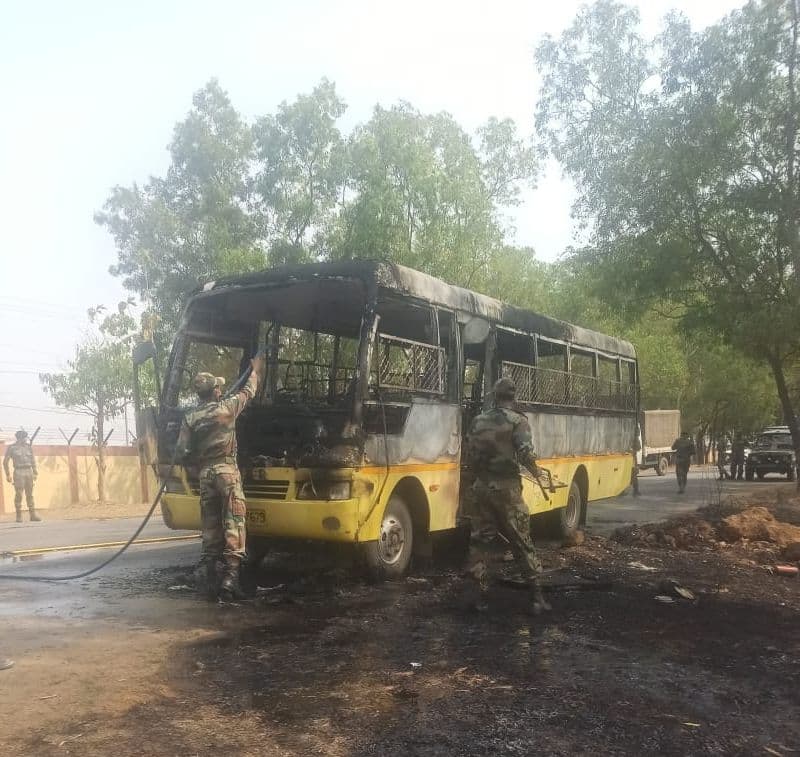 रांची में टला बड़ा हादसा, स्कूल बस में लगी आग, सेना के जवानों ने बुझाई