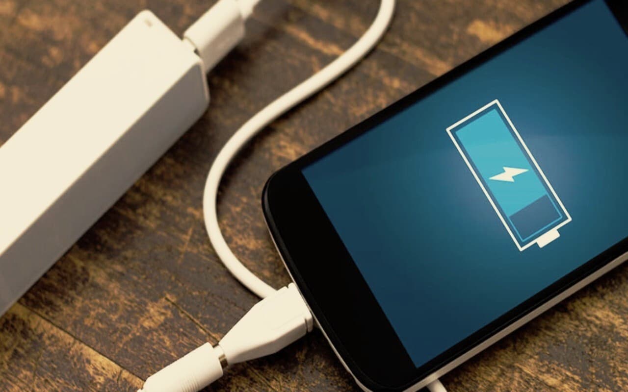 Smartphone Tips: इस तरह बढ़ाएं अपने स्मार्टफोन की बैटरी लाइफ, ये हैं आसान टिप्स Smartphone Tips: इस तरह बढ़ाएं अपने स्मार्टफोन की बैटरी लाइफ, ये हैं आसान टिप्स
