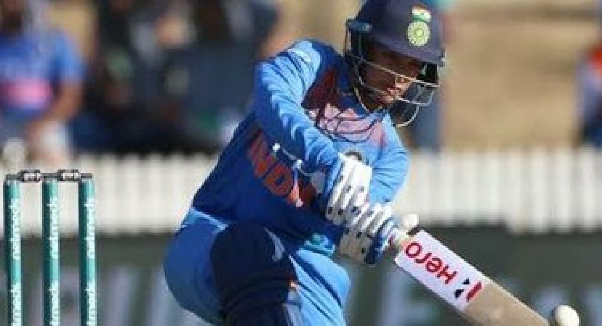 IND vs SA: स्मृति मंधाना के सिर पर लगी गेंद, छोड़ना पड़ा मैदान IND vs SA: स्मृति मंधाना के सिर पर लगी गेंद, छोड़ना पड़ा मैदान
