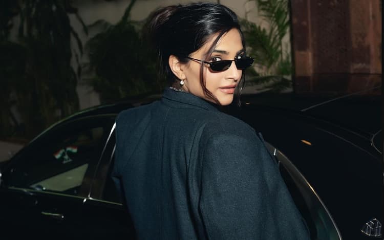 सोनम कपूर ने एयरपोर्ट पर पैपराजी से की ये रिक्वेस्ट, एक्ट्रेस के स्टाइल सेंस ने खींचा फैंस का ध्यान,VIDEO