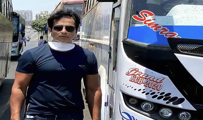 फिल्मों में विलेन,रियल लाइफ में मददगार, सोनू सूद ने बिहार के मनीष को भिजवाया घर