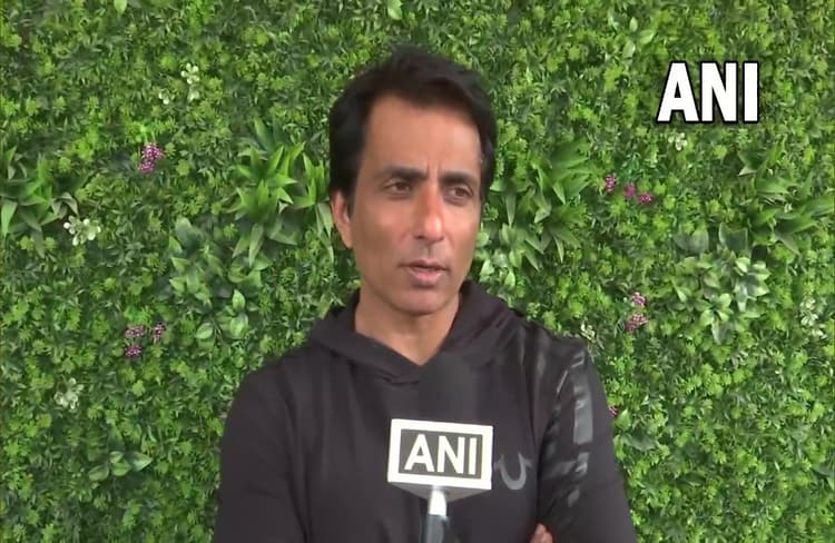 Punjab Election News: सोनू सूद को बूथ में प्रवेश करने से रोका गया, कार जब्त कर घर भेजा गया