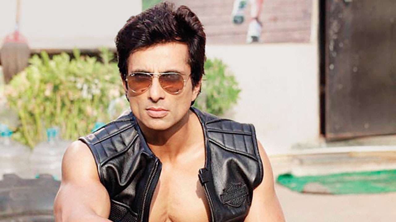 Sonu Sood से एक फैन ने दिवाली के लिये मांगे पटाखे, दबंग ऐक्टर ने दिया जबरदस्त जवाब Sonu Sood से एक फैन ने दिवाली के लिये मांगे पटाखे, दबंग ऐक्टर ने दिया जबरदस्त जवाब
