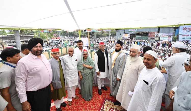 EID 2023: ब्रजेश पाठक बोले- मुसलमान सबसे ज्यादा UP में सुरक्षित, अखिलेश यादव का तंज-BJP को कूड़ा पसंद