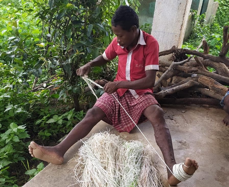 आदिम जनजाति बिरहोर आज भी आजीविका के लिए सरकारी योजनाओं से हैं कोसों दूर, कोरोना काल में परिवार का गुजारा हुआ मुश्किल