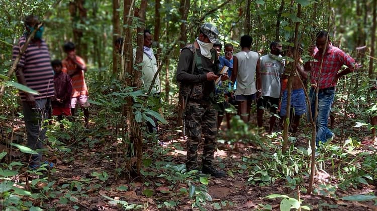 Jharkhand News: पिता की डांट से नाराज होकर निकला था घर से, जंगल में पेड़ पर लटका मिला नाबालिग का शव