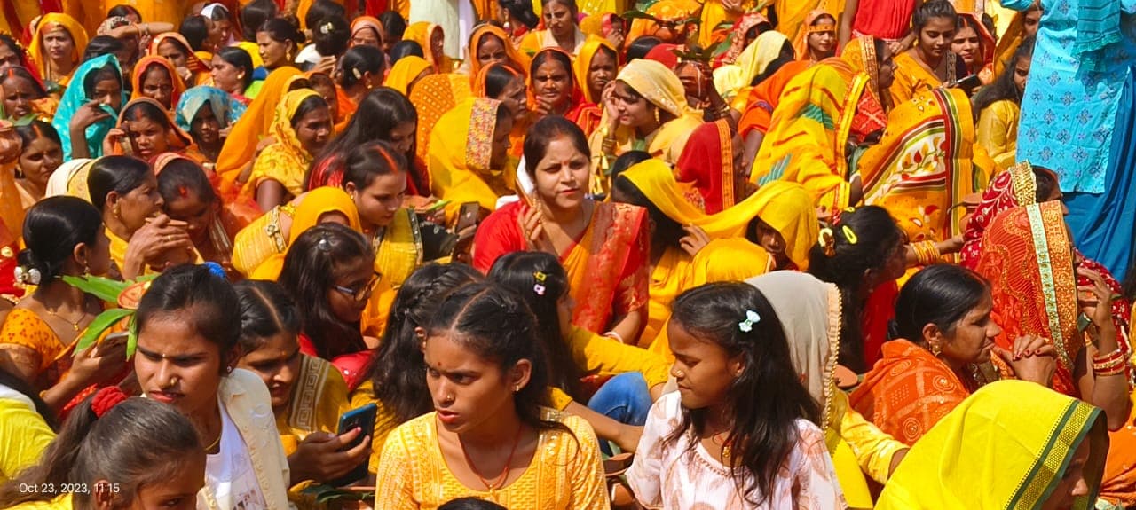 गढ़वा में निकली ऐतिहासिक कलश यात्रा, एक लाख से अधिक श्रद्धालु हुए शामिल