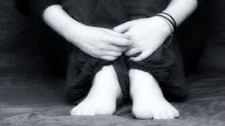 Bihar: साथ जा रही लड़की से ट्रेन में युवक कर रहा था अश्लील हरकत, टोकने पर हुआ होश उड़ाने वाला ये खुलासा..