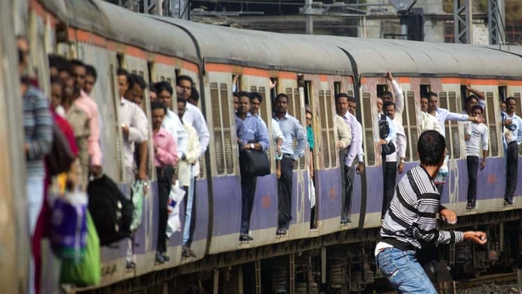 चलती ट्रेनों पर पथराव करने वालों की अब खैर नहीं, पत्थरबाजों पर पैनी नजर रखेगी तीसरी आंख