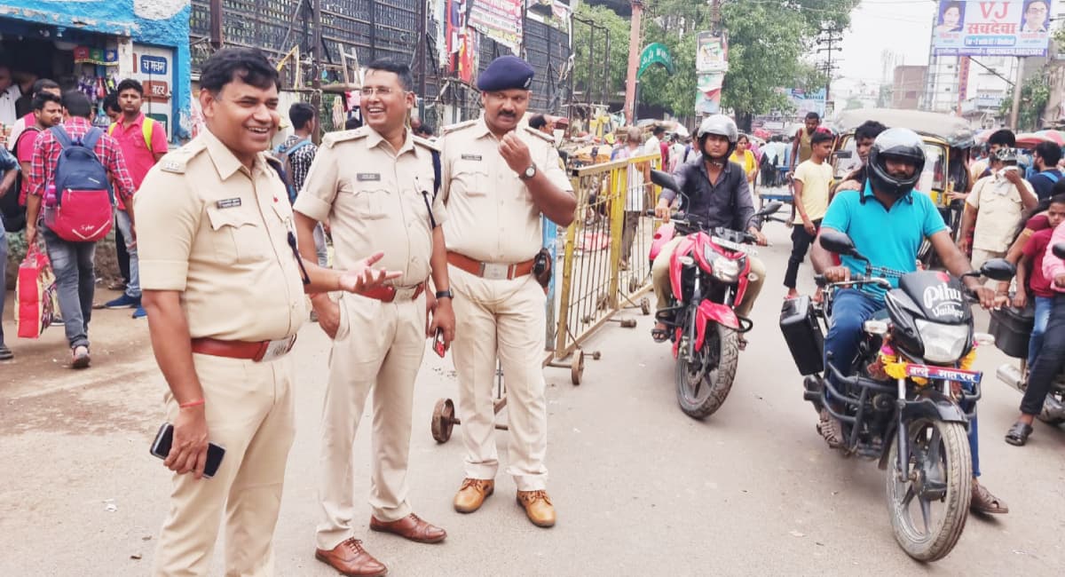 भागलपुर वन वे ट्रैफ़िक: तिलकामांझी के बाद अब स्टेशन चौक पर बैरिकेडिंग, आज से अतिक्रमण हटाना शुरू