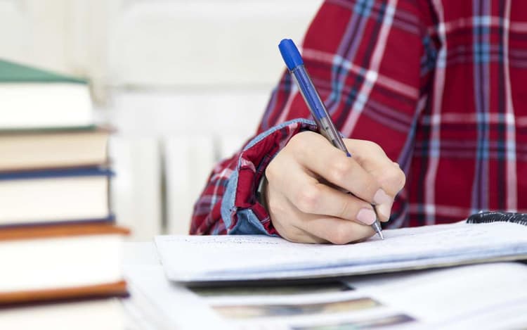 Career: हाई स्कूल के बाद कैसे करें करियर का सही चुनाव... याद रखें ये जरूरी टिप्स