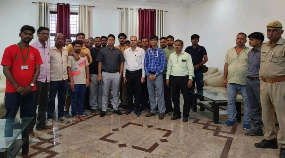 सूडान से अबतक यूपी के 391 लोग सुरक्षित घर वापस, लखनऊ, देवरिया, गोरखपुर, कुशीनगर, आजमगढ़ के नागरिक ज्यादा सूडान से अबतक यूपी के 391 लोग सुरक्षित घर वापस, लखनऊ, देवरिया, गोरखपुर, कुशीनगर, आजमगढ़ के नागरिक ज्यादा