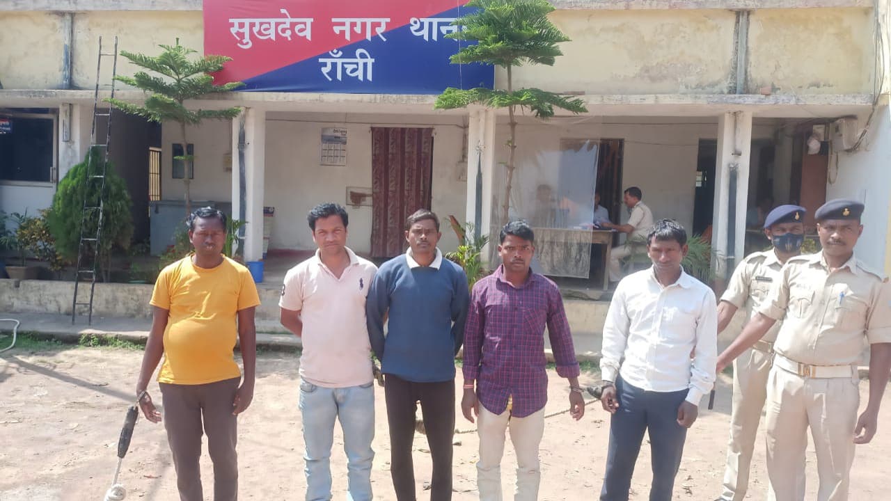 रांची के हॉस्टल में तोड़फोड़ का मामला, पुलिस ने 5 आरोपियों को किया गिरफ्तार, अन्य की तलाश जारी रांची के हॉस्टल में तोड़फोड़ का मामला, पुलिस ने 5 आरोपियों को किया गिरफ्तार, अन्य की तलाश जारी
