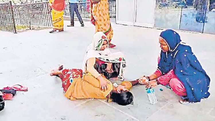 सुपौल में खून से लथपथ तड़पती रही प्रसूता, चाय की चुस्की लेती रही नर्स, नवजात की मौत के बाद 4 नर्स सस्पेंड