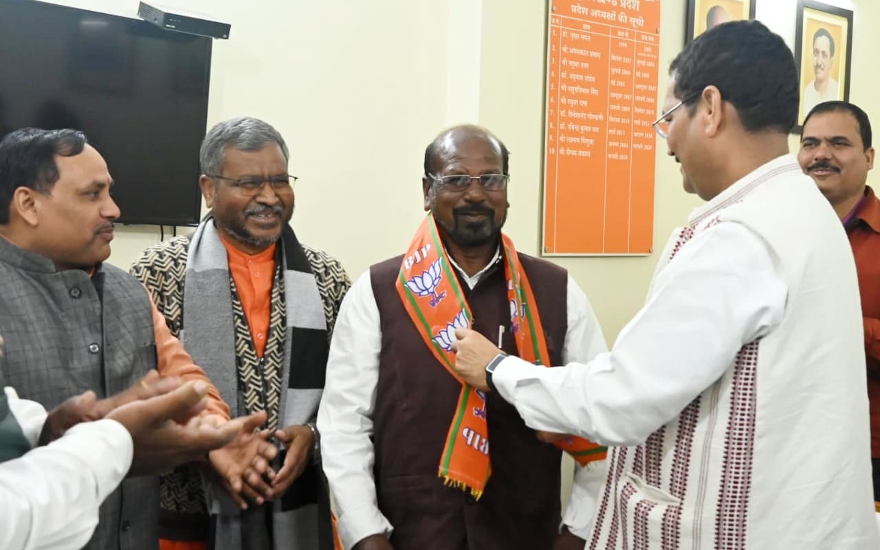 झामुमो नेता सुफल मरांडी भाजपा में शामिल, दीपक प्रकाश बोले- संताल परगना में JMM का मजबूत स्तंभ ध्वस्त