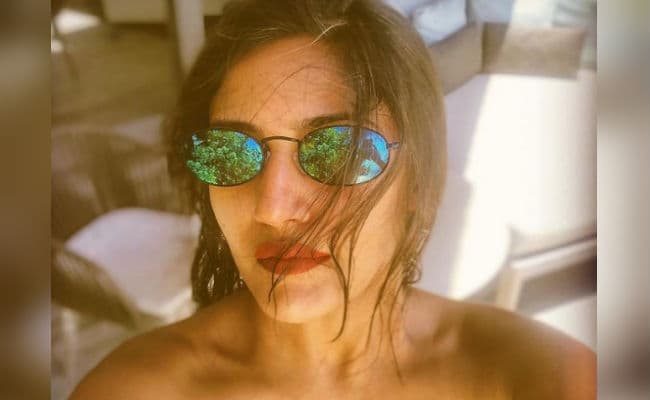 सुरभि चंदना पीली साड़ी में दिखी बेहद हॉट, 'Naagin' एक्ट्रेस का लुक देख फैंस बोले - किलर ब्यूटी...