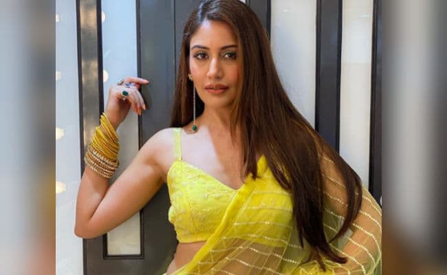 सुरभि चंदना ने पीली साड़ी में शेयर की ये खूबसूरत तसवीर, निहारते रह गये लोग, बोले- टिप टिप बरसा पानी...