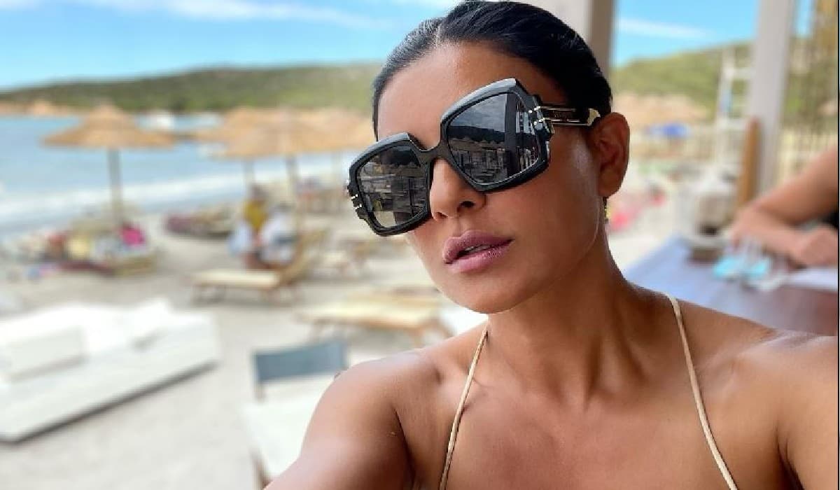 सुष्मिता सेन ने शेयर की बेहद ग्लैमरस तस्वीर, एनिमल-प्रिंट काफ्तान में पोज देती नजर आईं एक्ट्रेस