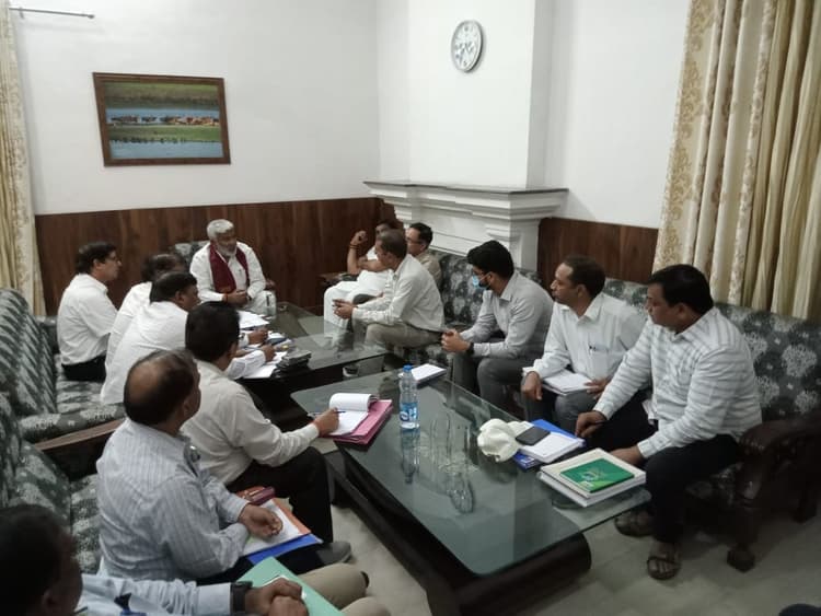 UP News: अग्निपथ को लेकर जलशक्ति मंत्री ने विपक्ष का किया घेराव, बोले- विरोधियों के बहकावे में न आएं युवा