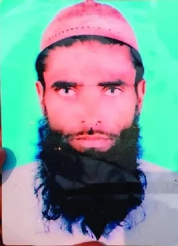 सरेआम तलवार से तांत्रिक की काटकर हत्या, फिल्मी अंदाज में बोले हत्यारे – कोई बीच में आया तो… सरेआम तलवार से तांत्रिक की काटकर हत्या, फिल्मी अंदाज में बोले हत्यारे – कोई बीच में आया तो…