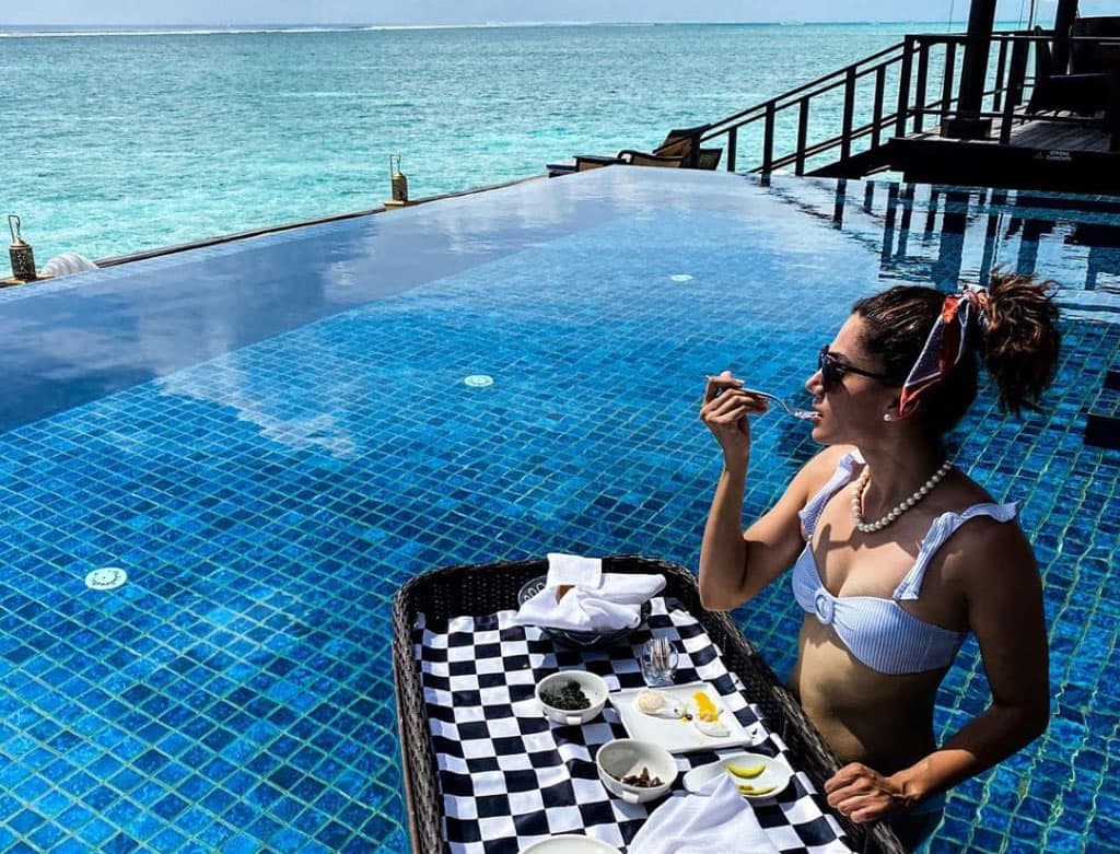 मालदीव ट्रिप में तापसी पन्नू ने करवाया बिकिनी फोटोशूट, वीडियो हो रहा है वायरल