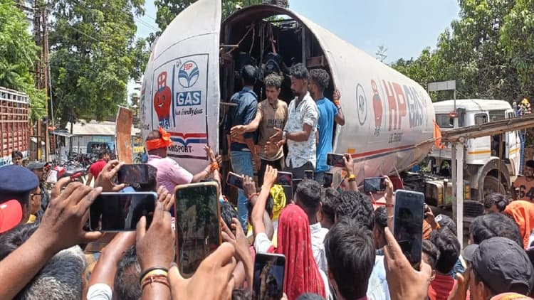 बिहार: पूर्णिया में गैस टैंकर के अंदर मवेशी लेकर जा रहे थे तस्कर, बजरंग दल के कार्यकर्ताओं ने दबोचा