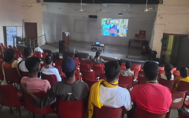 साइंस फिल्म फेस्टिवल: चाईबासा में Buddha Weeps in Jadugoda समेत कई फिल्मों का हुआ प्रदर्शन