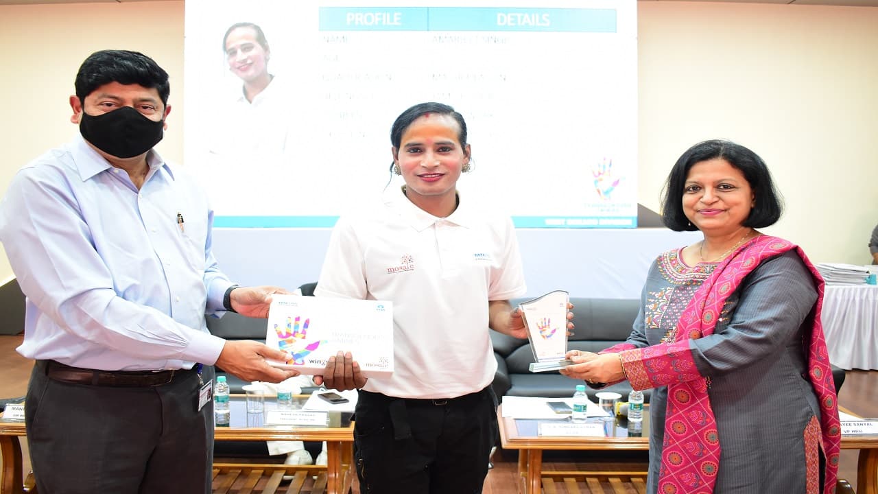 ताली बजाकर बधाई मांगने वाली किन्नरों को झारखंड की कोयला खदान में कैसे मिली नौकरी, ये राह थी कितनी आसान ताली बजाकर बधाई मांगने वाली किन्नरों को झारखंड की कोयला खदान में कैसे मिली नौकरी, ये राह थी कितनी आसान