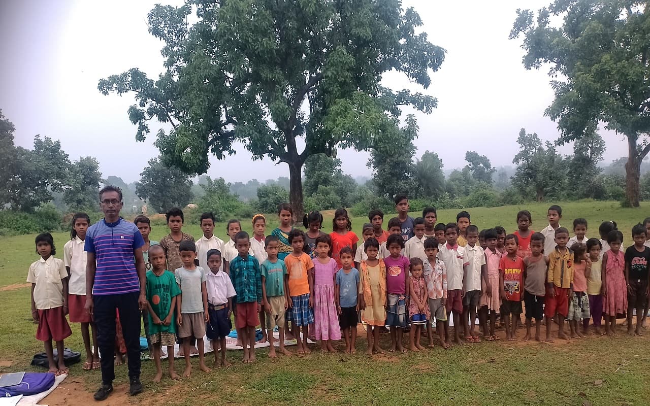 Teacher's day 2022 : सड़क हादसे में गंवाया पैर, लेकिन शिक्षक नारायण महतो ने नहीं खोया हौसला