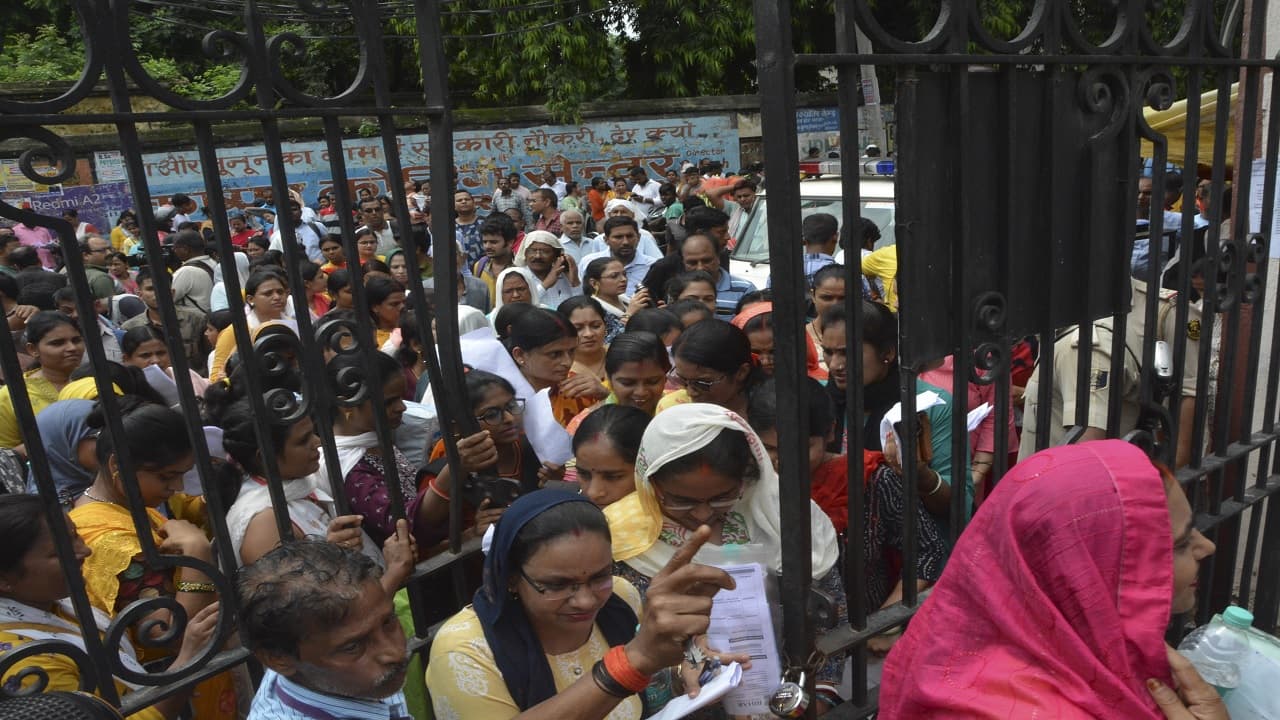बिहार शिक्षक भर्ती परीक्षा: एक मुन्ना भाई व 23 संदिग्ध पकड़ाए, आज सबसे अधिक 8.10 लाख
परीक्षार्थी होंगे शामिल