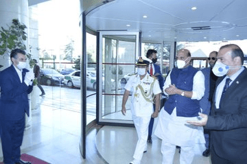 Rajnath singh: भारत के एक के बाद एक दांव से बेचैन हुआ ड्रैगन, अब राजनाथ सिंह ने तेहरान पहुंच कर चीन को दिया कड़ा संदेश Rajnath singh: भारत के एक के बाद एक दांव से बेचैन हुआ ड्रैगन, अब राजनाथ सिंह ने तेहरान पहुंच कर चीन को दिया कड़ा संदेश