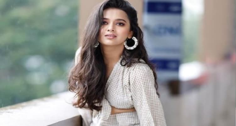 Bigg Boss 15: तेजस्वी प्रकाश ने उमर रियाज से कहा- मैं मां बनने वाली हूं! सलमान खान ने दिया फिर ऐसा रिएक्शन