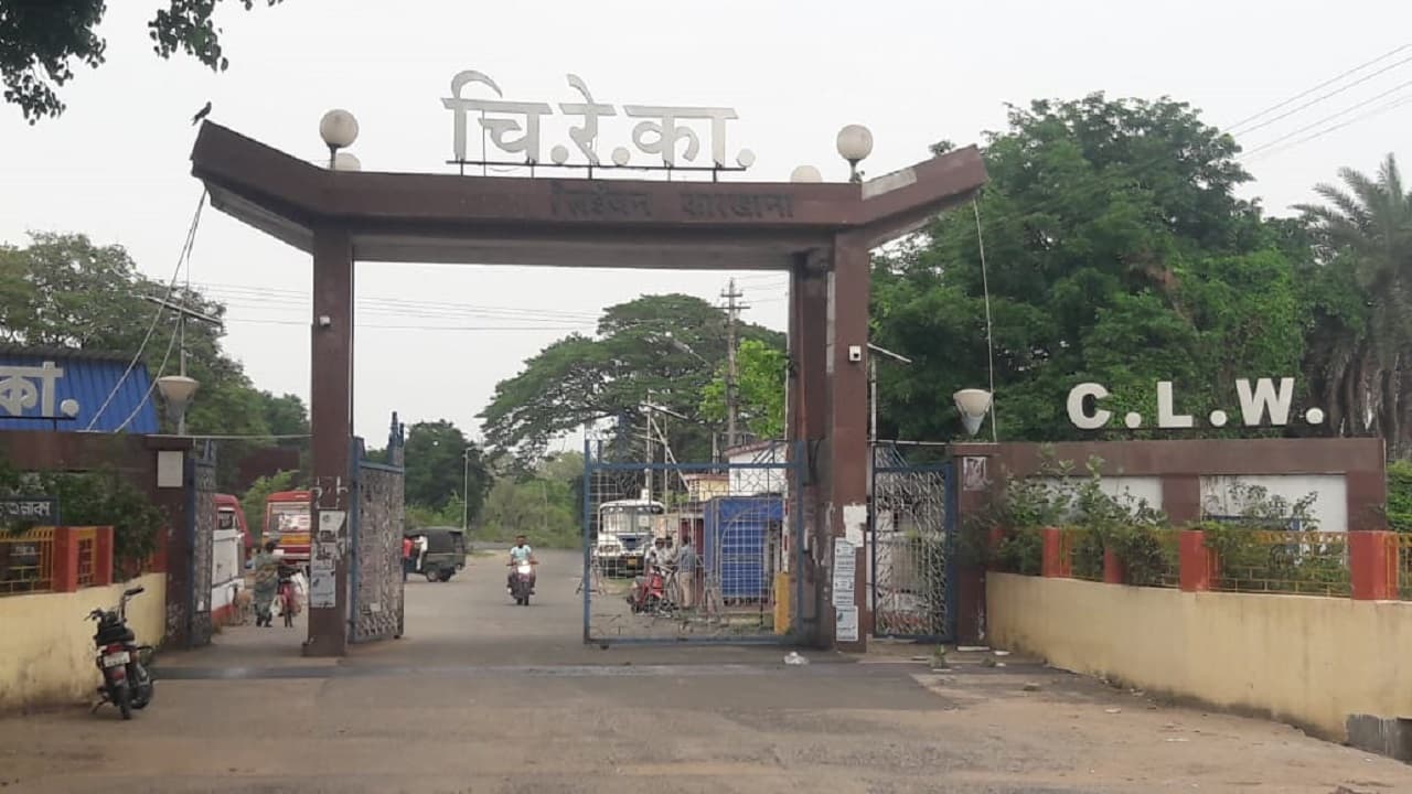 आतंकी हमले की धमकी के बाद चितरंजन Rail Engine कारखाना की बढ़ी सुरक्षा, IG ने दिए अलर्ट रहने के निर्देश आतंकी हमले की धमकी के बाद चितरंजन Rail Engine कारखाना की बढ़ी सुरक्षा, IG ने दिए अलर्ट रहने के निर्देश