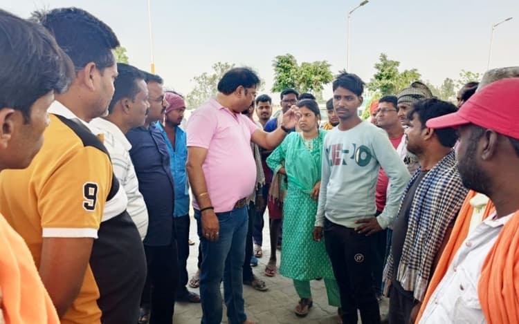 हजारीबाग : मीलर गाड़ी की चपेट में आने से सड़क निर्माण में लगे मजदूर की मौत, पुलिस ने गाड़ी किया जब्त