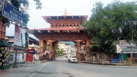भूटान में लॉकडाउन से पश्चिम बंगाल के रास्ते दोनों देशों के बीच होने वाला कारोबार रूका