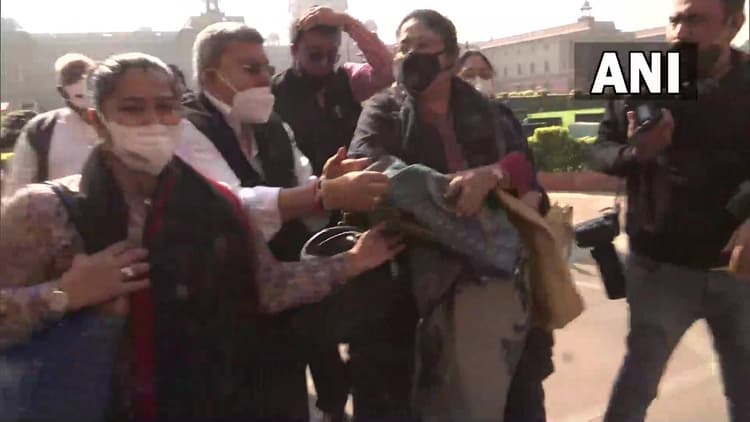 त्रिपुरा हिंसा मामला: TMC को नहीं मिली रैली की अनुमति, दिल्ली में प्रदर्शन, सुप्रीम कोर्ट सुनवाई के लिए राजी