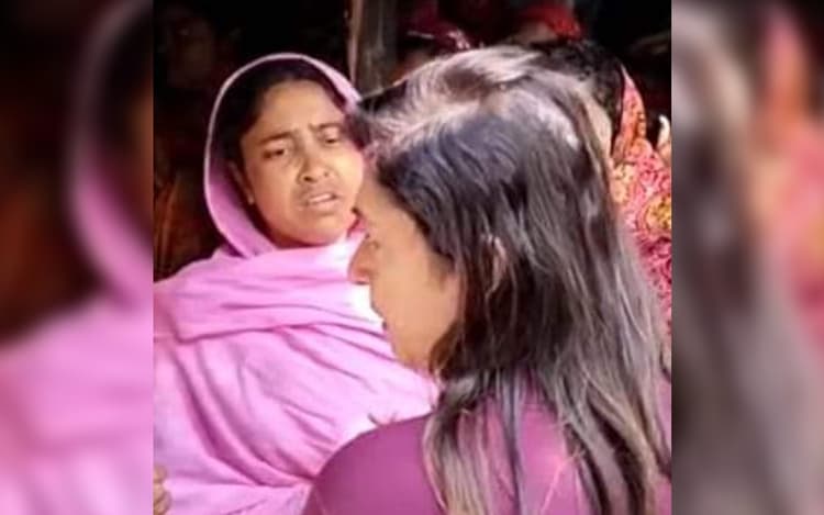 West Bengal News: लालन शेख की पत्नी रेशमा बीवी से मिलने पहुंचीं तृणमूल कांग्रेस की सांसद शताब्दी रॉय