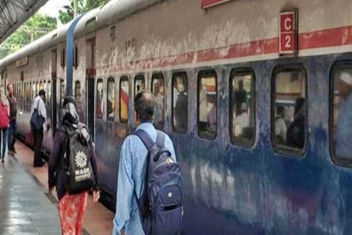 कोडरमा - गोमो रेलखंड पर हुआ ट्रेन हादसा, तीन घंटे बाद लोगों को मिली राहत